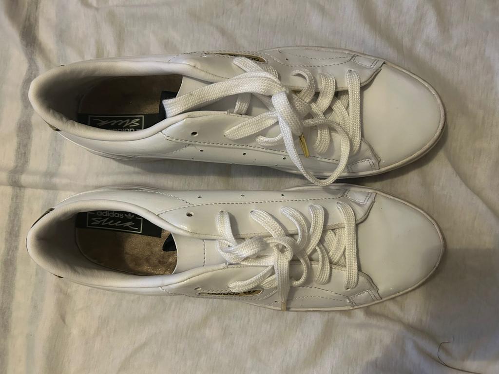 Adidas meisjes schoenen, Wit, Ophalen of Verzenden, Zo goed als nieuw, Sneakers