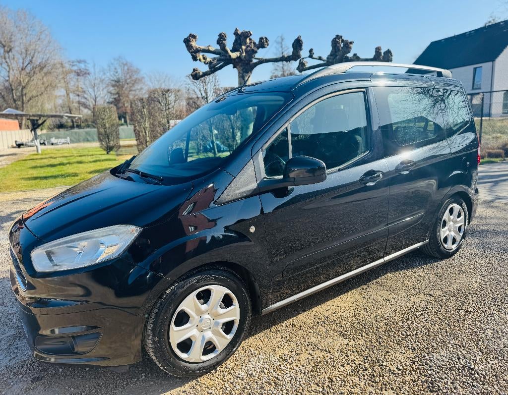 MOOIE FORD TOURNEO COURIER 1.5TDCI AIRCO GEKEURD, Voorwielaandrijving, Euro 5, Zwart, Bedrijf