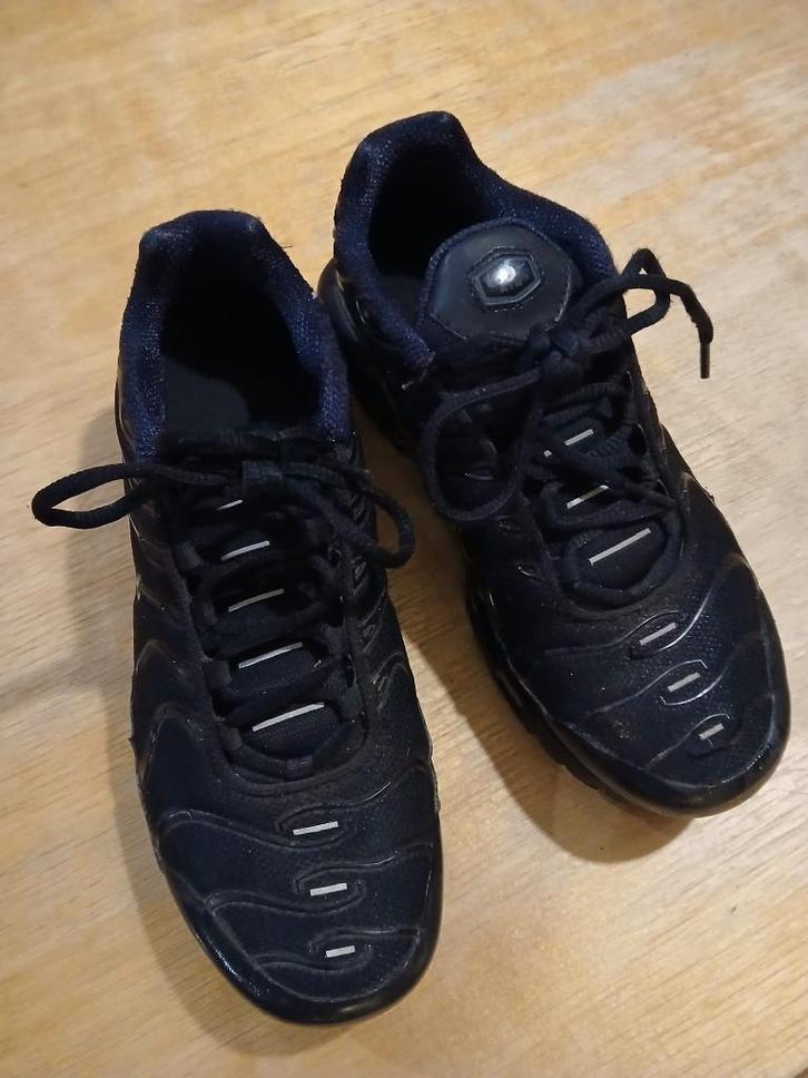 Nike Air Max Plus TN – Triple Black – Pointure 38,5, Sports & Fitness, Basket, Utilisé, Chaussures, Enlèvement