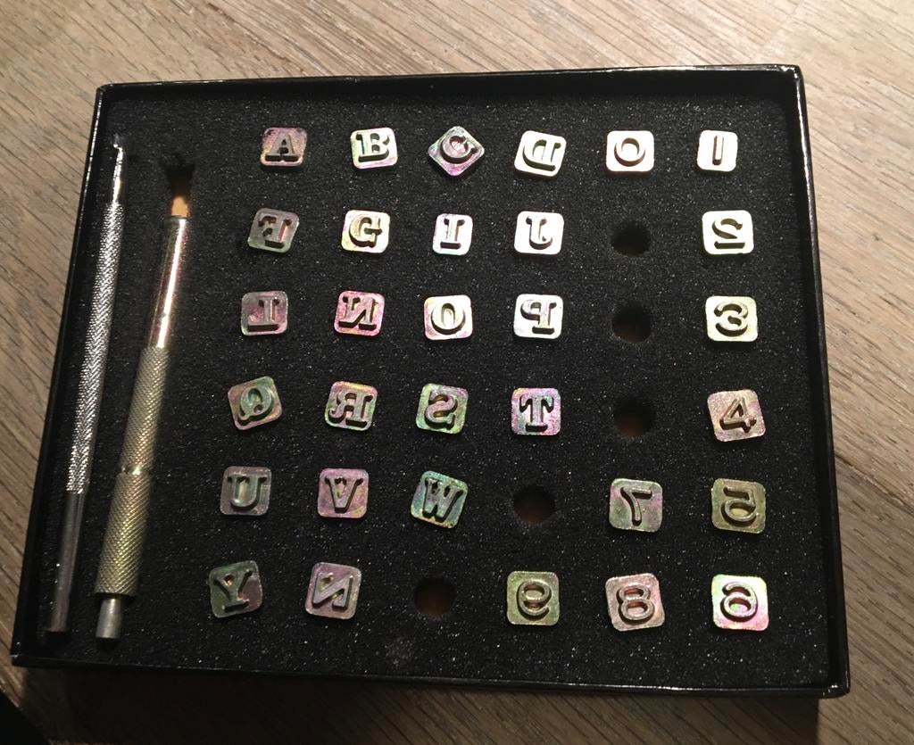 Ensemble de chiffres alphabétiques Ivan Leathercraft 1/4 », Hobby & Loisirs créatifs, Estampage, Utilisé, Enlèvement ou Envoi