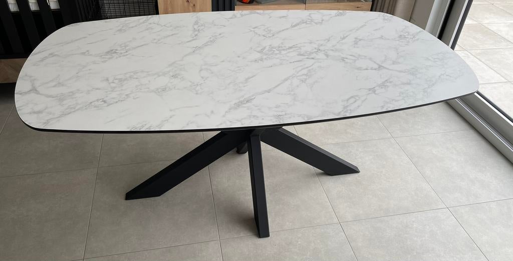 Eettafel - deens ovaal, Ophalen, Zo goed als nieuw, Vijf personen of meer, Ovaal