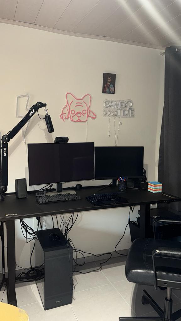 Game PC setup met 2 schermen | gaming & werk, Informatique & Logiciels, Ordinateurs de bureau, Comme neuf, SSD, Gaming, Enlèvement