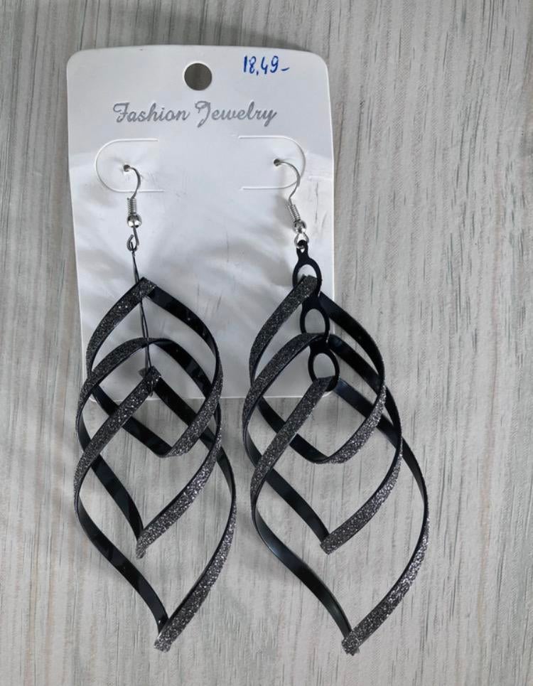 Lange zwarte oorbellen, Handtassen en Accessoires, Oorbellen, Ophalen, Nieuw, Zwart, Hangers