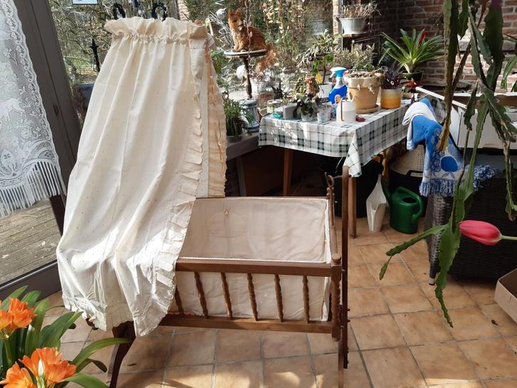 Antieke schommelwieg, Antiek en Kunst, Antiek | Meubels | Bedden, Ophalen