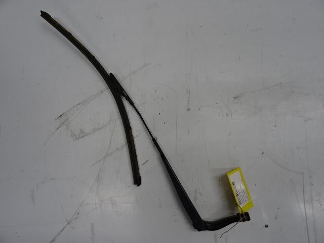 RUITENWISSERARM LINKS VOOR Ford USA Mustang VI Convertible, Gebruikt, Mevr. I. Hauben, Rue de l'Espoir 34 34
4030  GRIVEGNÉE, BE