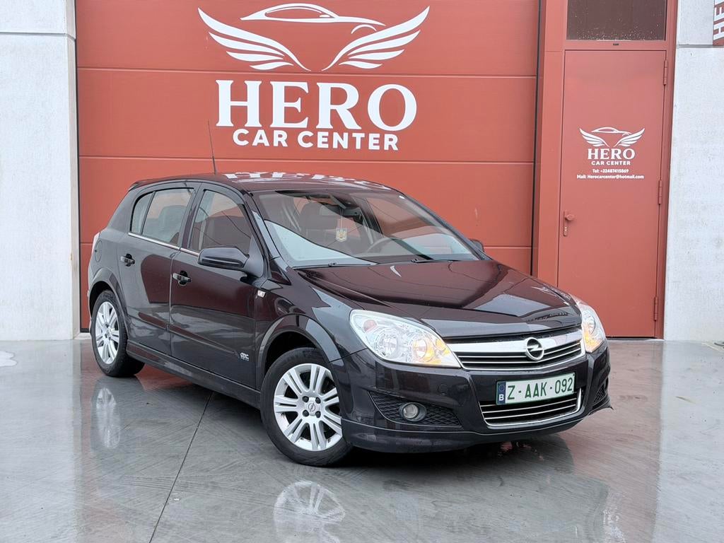 Opel Astra 1.4i OPC Line Benzine Euro 4 - 110Jahre !, Auto's, Voorwielaandrijving, Zwart, 4 cilinders, Leder en Stof