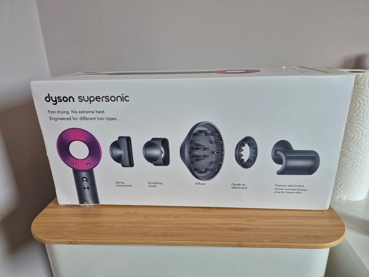 Sèche-cheveux supersonique Dyson avec 5 accessoires, Bijoux, Sacs & Beauté, Beauté | Soins des cheveux, Neuf, Sèche-cheveux, Enlèvement