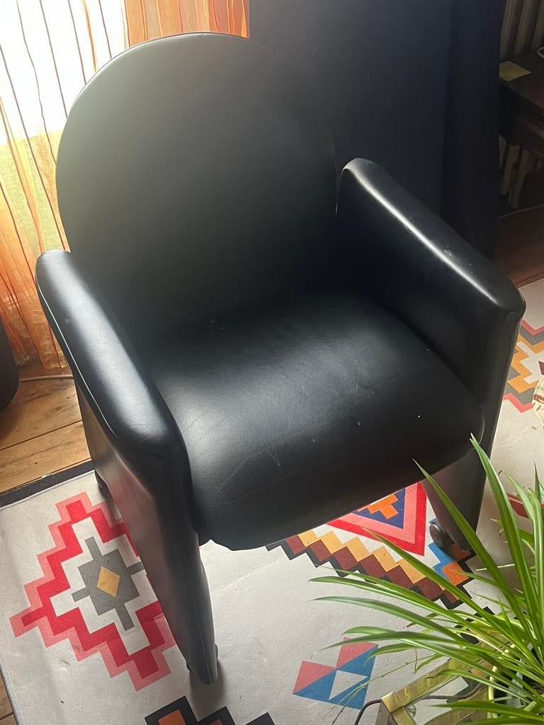 Lot de 4 fauteuils club à roulettes Ligne élégante – 150 €, Maison & Meubles, Fauteuils, Comme neuf, Synthétique, Autres matériaux