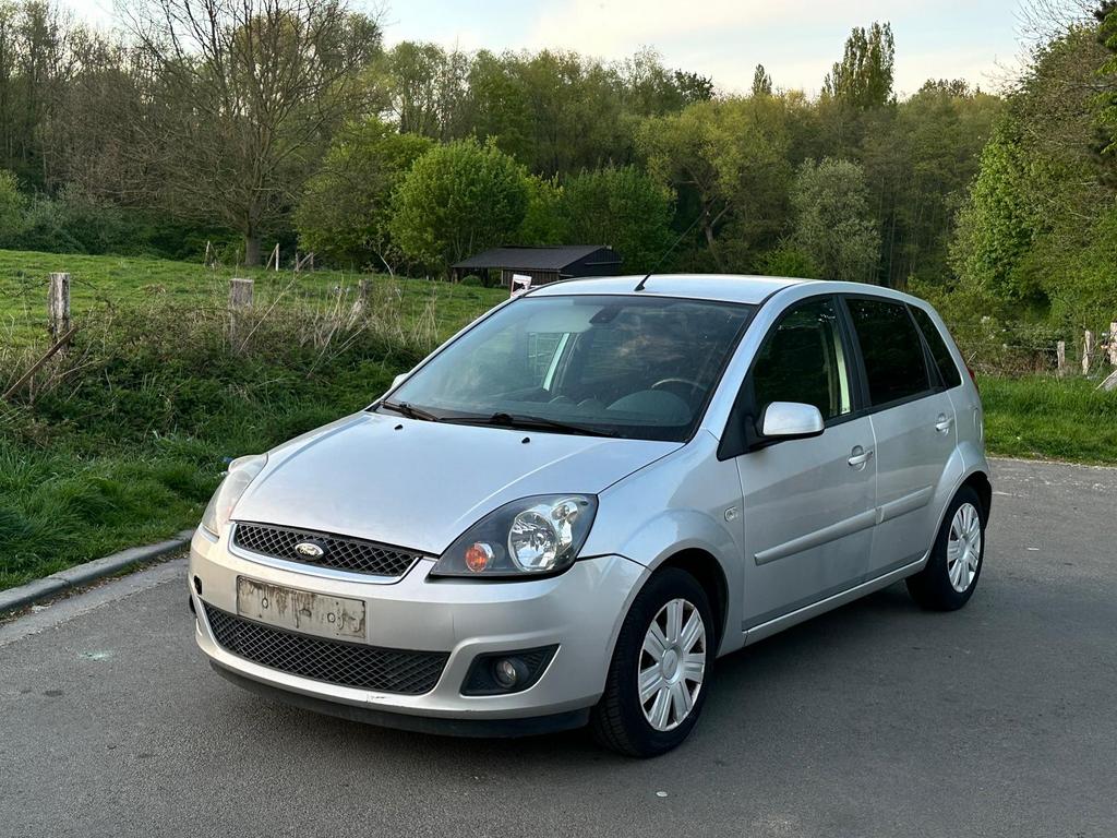 Ford Fiesta essence automatique, Achat, Electronic Stability Program (ESP), 4 portes, Noir