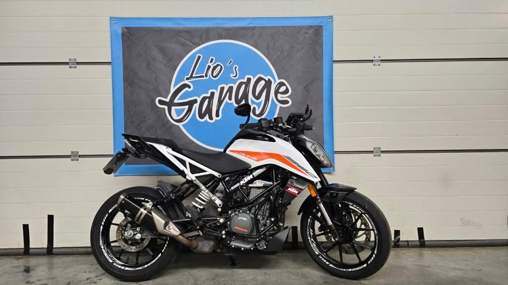 KTM 125 DUKE, 390 cc, Bedrijf, Minimaal motorrijbewijs A2, 1 cilinder