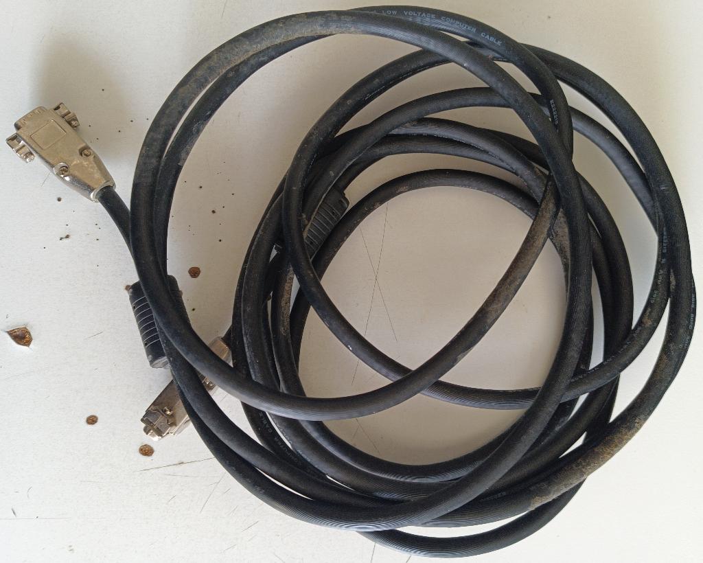 câble VGA à donner., TV, Hi-fi & Vidéo, Enlèvement, Utilisé, 2 à 5 mètres, Autres câbles