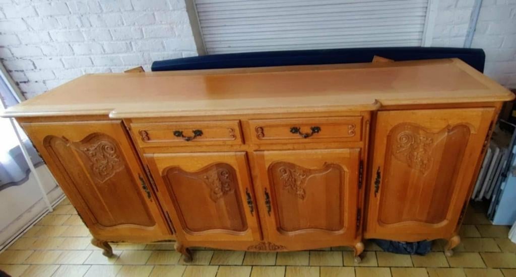 Buffet chêne massif 2m20 à relooker – 20€ à saisiri, Maison & Meubles, Armoires | Dressoirs, Chêne, Enlèvement