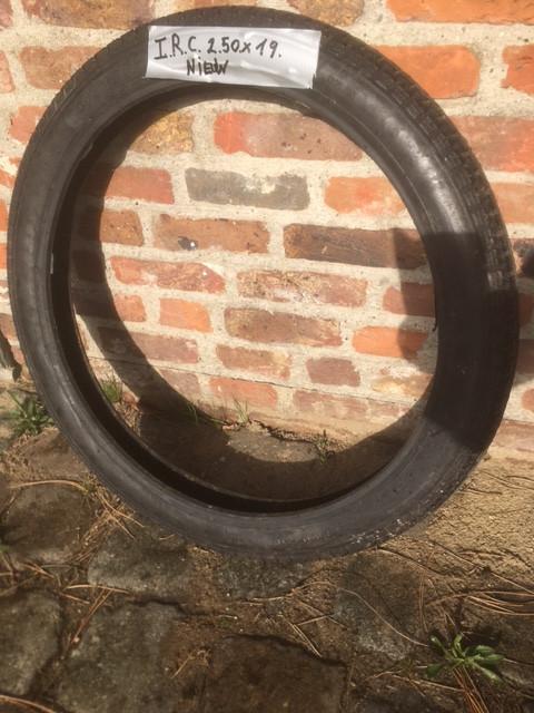 Pneu I.R.C. 2.50 x 19 D 4 PR neuf, Vélos & Vélomoteurs, Vélos Pièces, Neuf, Général, Enlèvement ou Envoi