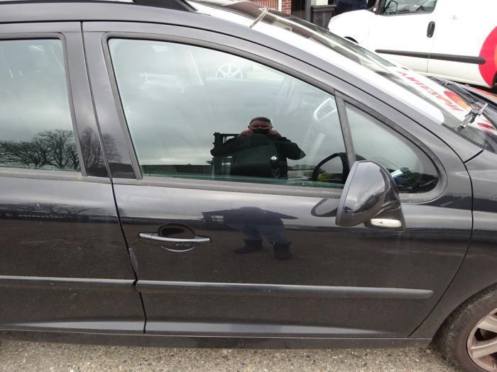 Portier 4Deurs rechts-voor van een Peugeot 207 (EXL), Auto-onderdelen, Carrosserie, Deur, Peugeot, Gebruikt, 3 maanden garantie