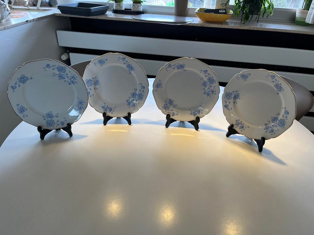 4 borden, Maison & Meubles, Cuisine | Vaisselle, Enlèvement, Assiettes(s)