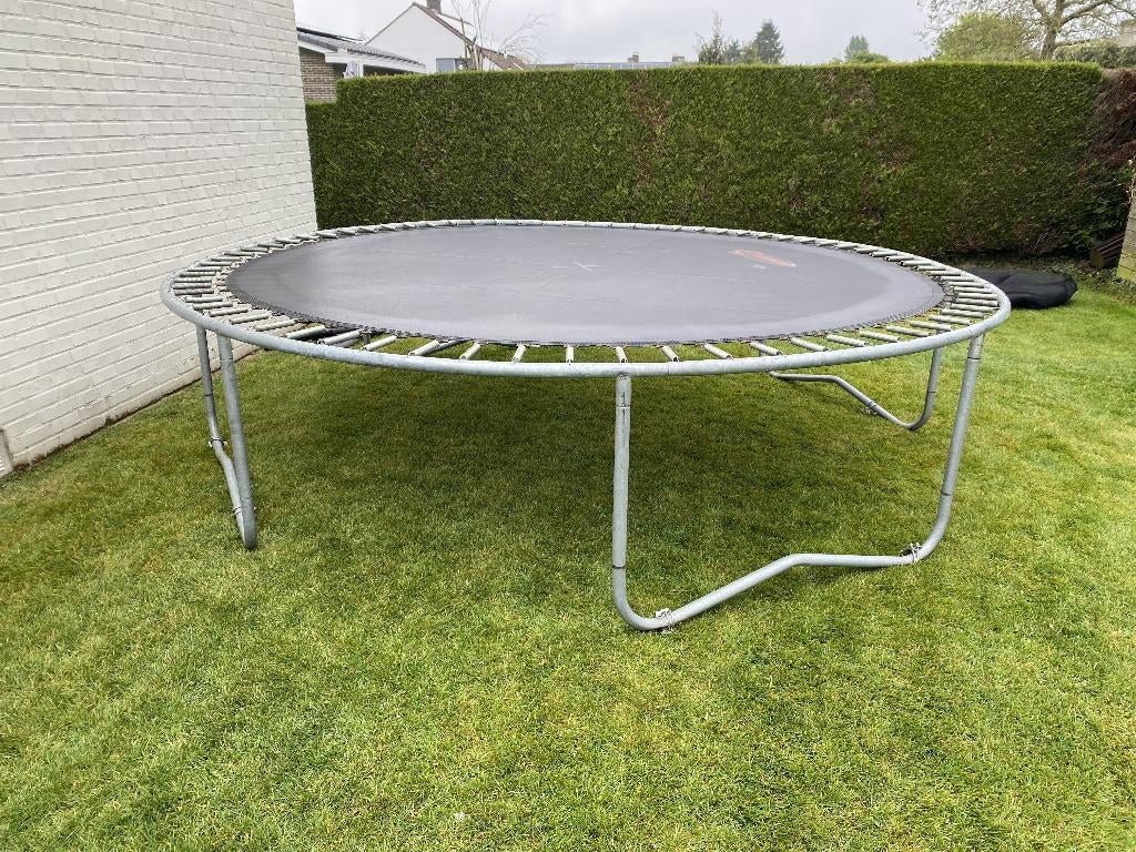 Grote trampoline met veiligheidsnet en nieuwe beschermronde, Ophalen, Gebruikt