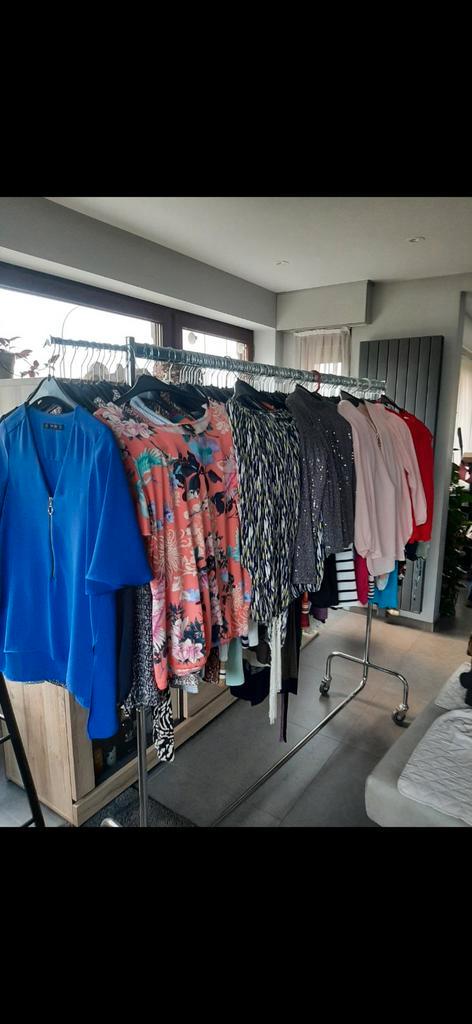 100 bloeses dames in alle maten aan 4€ of 275€ alles, Kleding | Dames, Dames-kledingpakketten, Zo goed als nieuw, Ophalen of Verzenden
