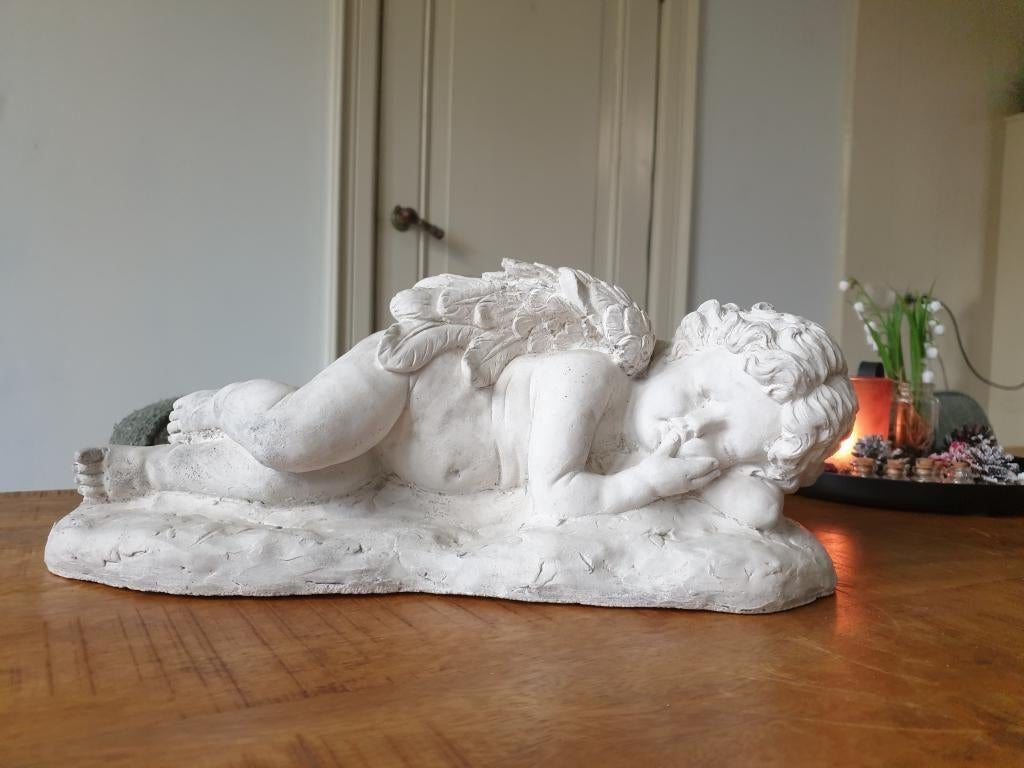 tuinbeeld liggende engel , beton, Tuin en Terras, Tuinbeelden, Nieuw, Beton, Ophalen of Verzenden