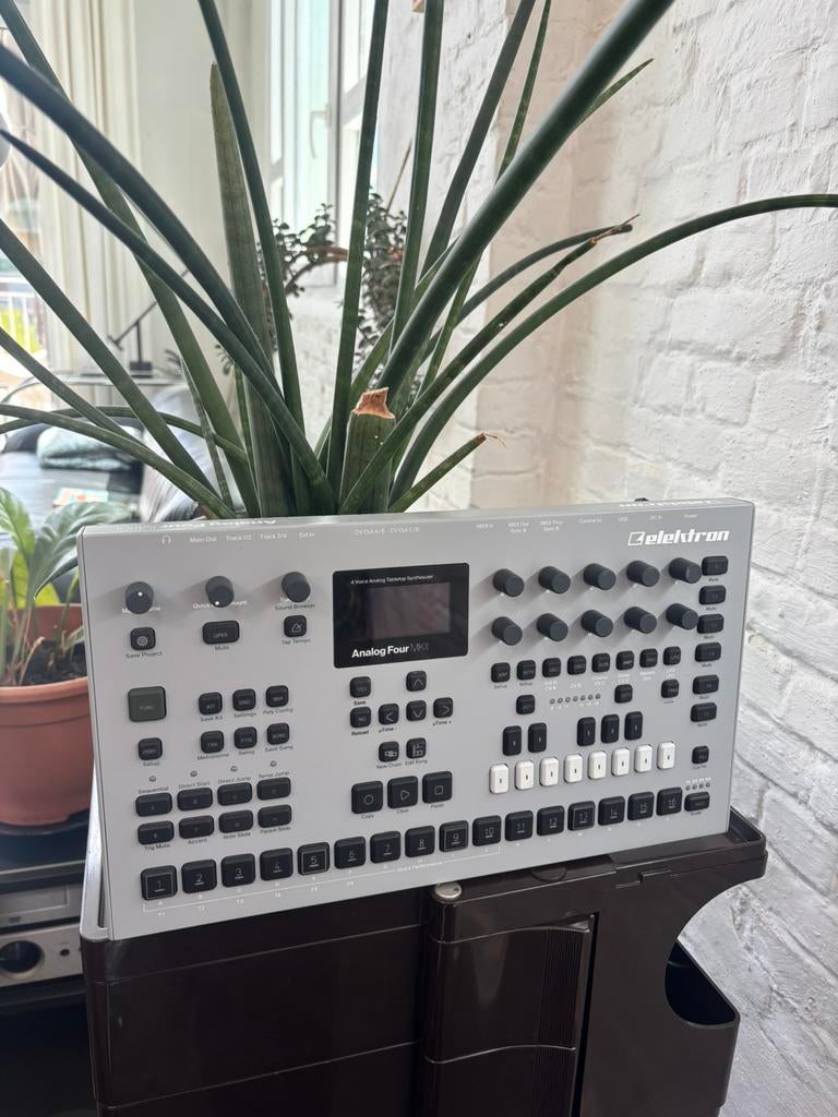 Elektron Analog Four Mk II, Musique & Instruments, Enlèvement ou Envoi, Comme neuf