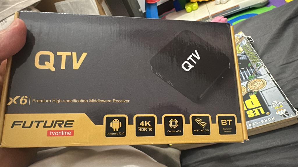 Iptv qtv box android tv NEUF avec telecomande bluethoot, Enlèvement ou Envoi, Comme neuf