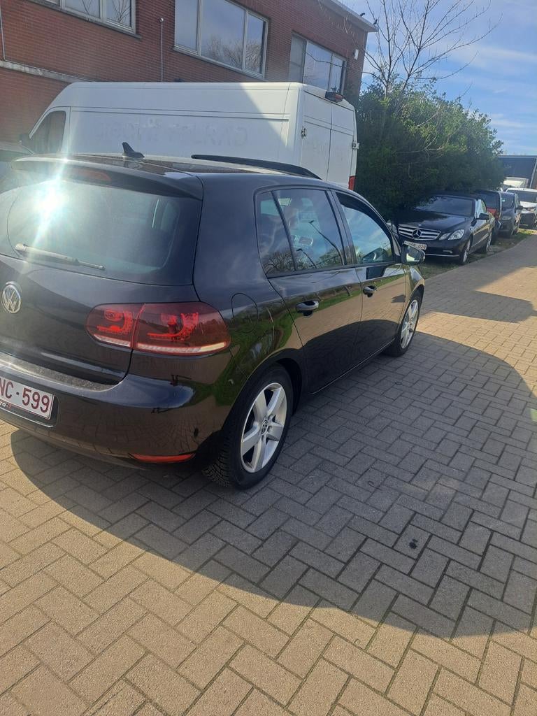 Volkswagen golf benzene  138 km, Auto's, Saab, Euro 5, 4 cilinders, Zwart, 5 deurs
