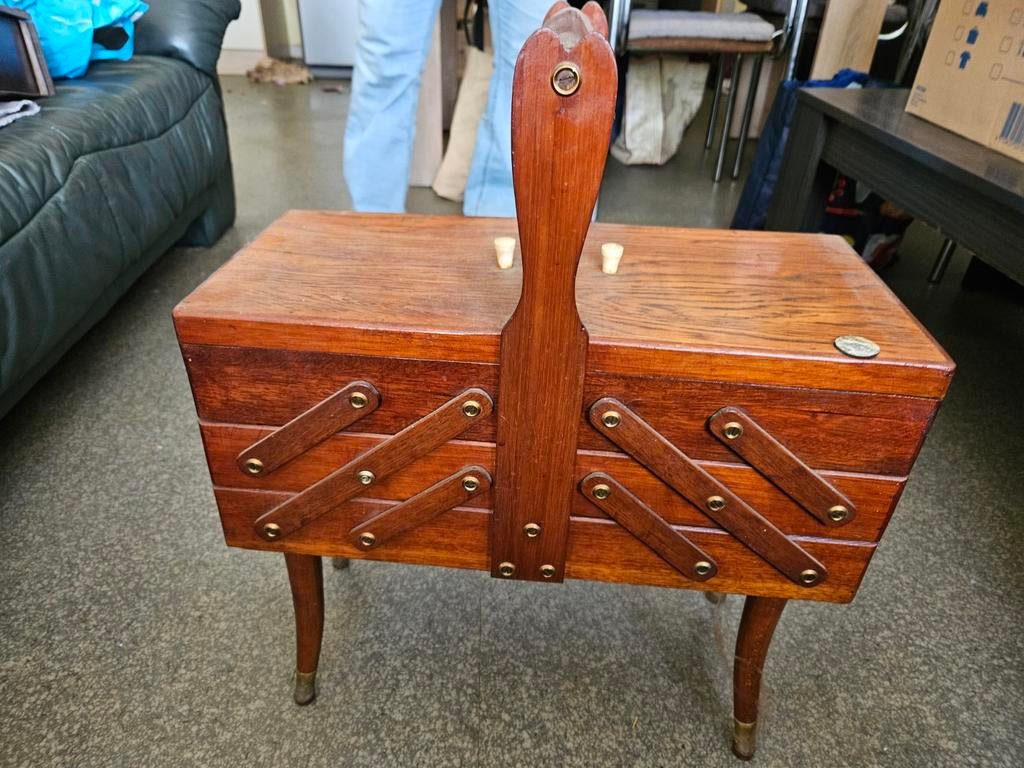 Vintage naaidoos, Ophalen