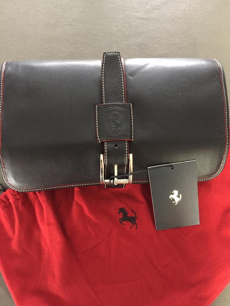 Leder toilettas FERRARI, Handtassen en Accessoires, Ophalen, Nieuw, Bruin