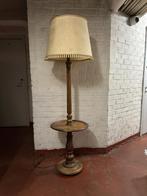 Lampadaire vintage en bois avec tablette – style classique, Vintage, Enlèvement, Utilisé, 100 à 150 cm