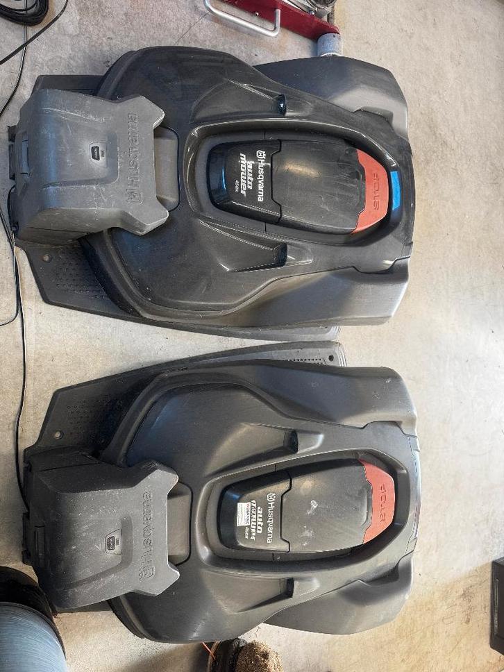 2 x Husqvarna 450X - bouwjaar 2016 met reserveonderdelen, Tuin en Terras, Robotmaaiers, Gebruikt, 20 tot 25 cm, Met regensensor