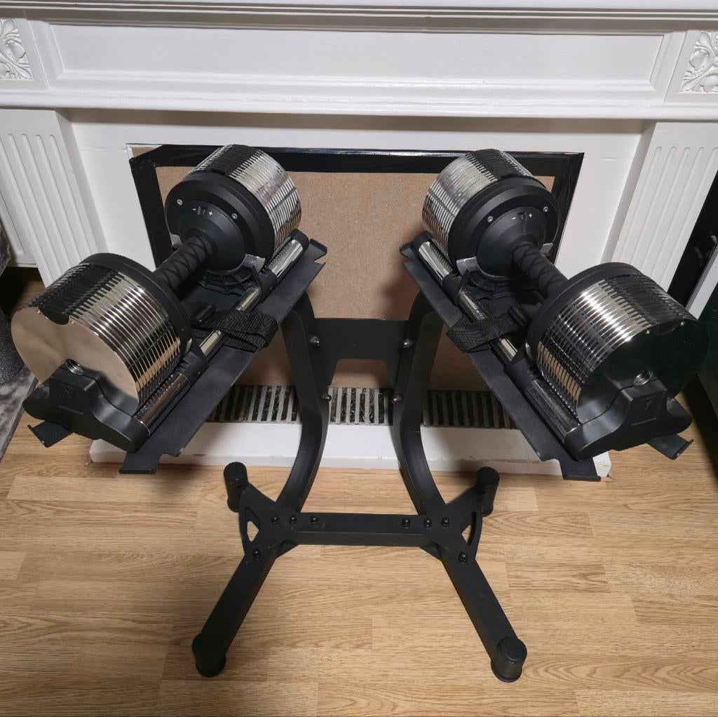 PUMPBELLS ADJUSTABLE DUMBELLS 2X32KG + STAND, Sports & Fitness, Enlèvement, Comme neuf, Bras, Haltère
