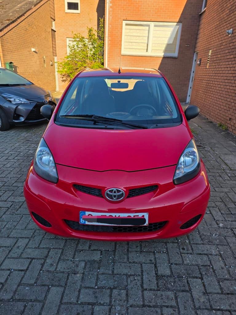 Toyota Aygo 1.0 Essence (2009) 130.000km:prête a immatricule, Autos, Toyota, Rouge, Achat, Entretenue par le concessionnaire, Autre carrosserie