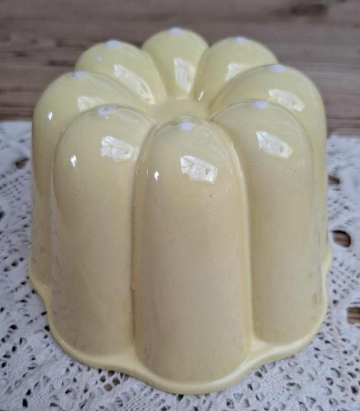 Brocante lichtgele puddingvorm, Ophalen of Verzenden