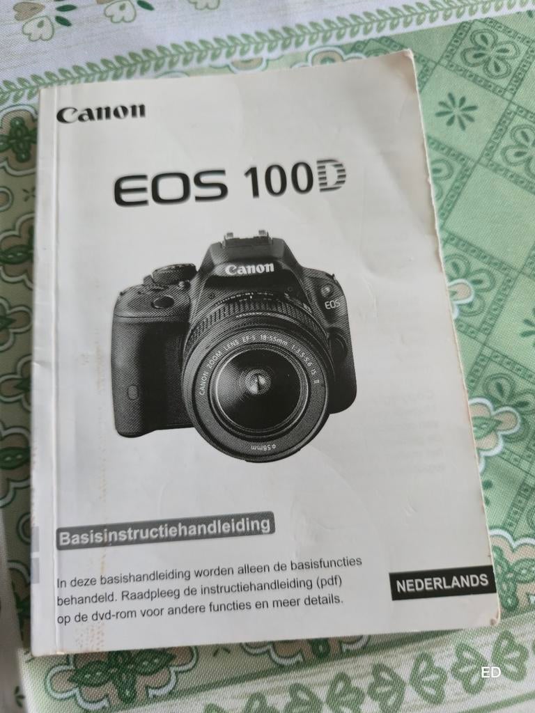 CANON EOS 100D EN LENS 18-55 EN  GRIP, Audio, Tv en Foto, Ophalen, Canon