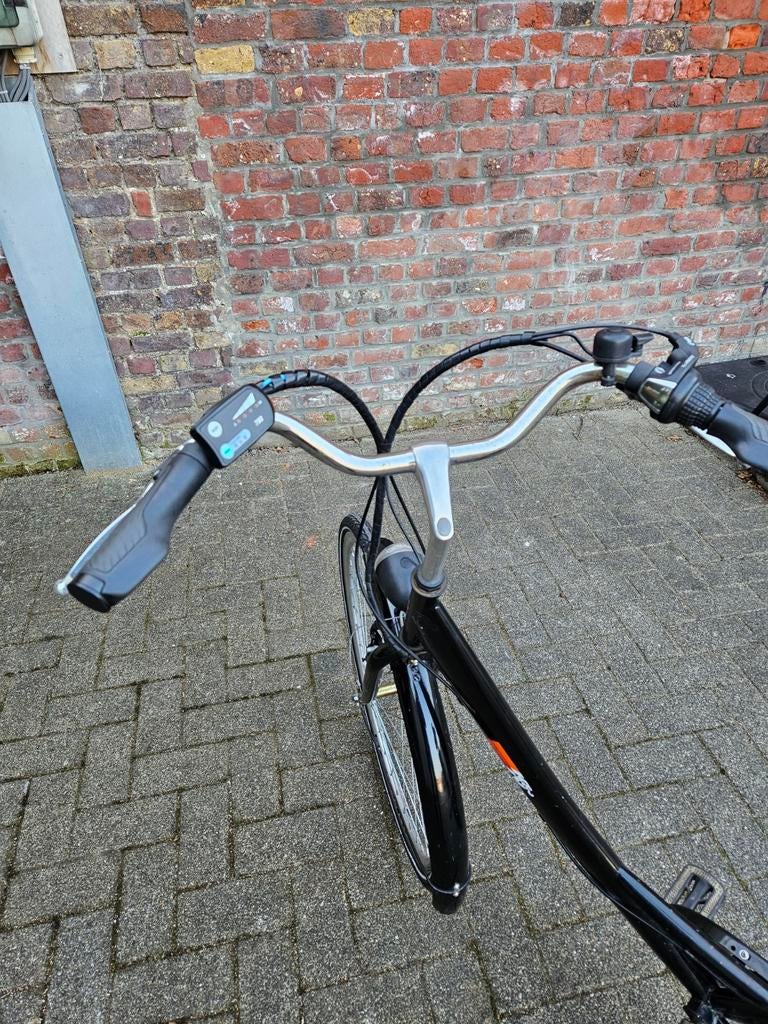 Elektrische fiets, zwart., Fietsen en Brommers, Ophalen