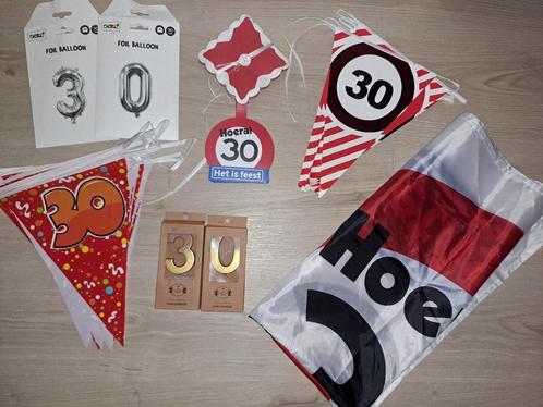 Decoratie 30 jaar verjaardag, Hobby en Vrije tijd, Feestartikelen, Zo goed als nieuw, Ophalen of Verzenden