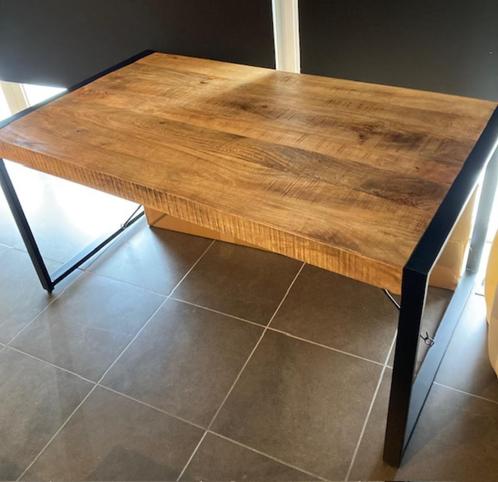 Tafel in mangohout gecombineerd met zwart metaal, Huis en Inrichting, Tafels | Eettafels, Nieuw, 50 tot 100 cm, 150 tot 200 cm