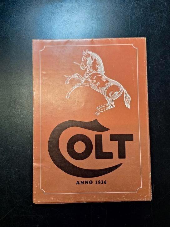 Brochure catalogus Colt pistolen revolvers, Sport en Fitness, Schietsport-accessoires, Gebruikt, Ophalen of Verzenden