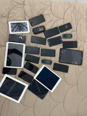 iPhone & Samsung Telefoons - Voor Onderdelen beschikbaar voor biedingen