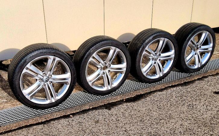 Belles jantes 18" originales VW avec des pneus 235/40-18, Autos : Pièces & Accessoires, Pneus & Jantes, Pneus et Jantes, Pneus été
