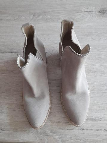 Nero Giardini 37 laarsjes beschikbaar voor biedingen