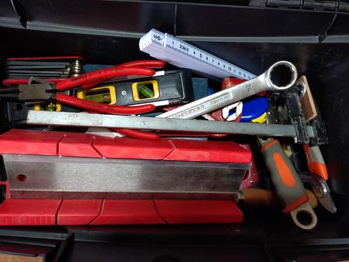 Lotje koffer met handgereedschap, Doe-het-zelf en Bouw, Gereedschap | Handgereedschap, Zo goed als nieuw, Ophalen of Verzenden