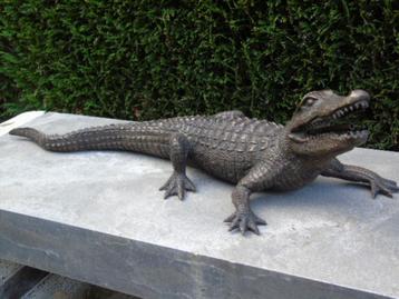 statue crocodile ou alligator en bronze , jet d eau ...
