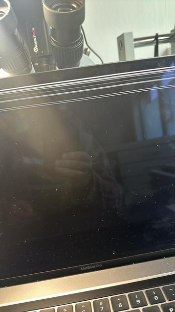 Gebarsten scherm op je MacBook? beschikbaar voor biedingen