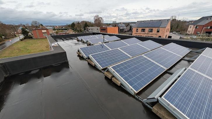 Zonnepanelen + omvormer + montagemateriaal, Bricolage & Construction, Panneaux solaires & Accessoires, Utilisé, Système complet