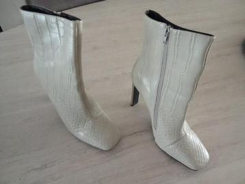 ENKELLAARS YUKI maat 39 beschikbaar voor biedingen