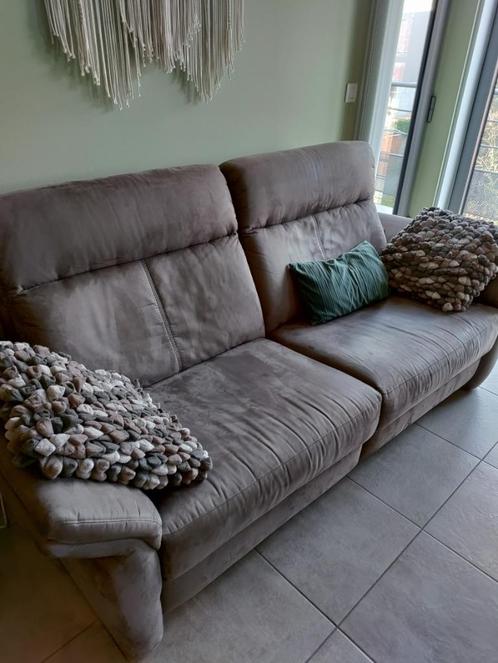 Salon met elektrisch gedeelte en salontafel in hout, Huis en Inrichting, Zetels | Zetels, Gebruikt, Rechte bank, Driepersoons