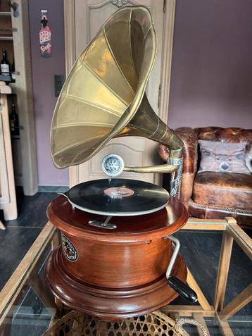 Grammofoon repro sound master beschikbaar voor biedingen