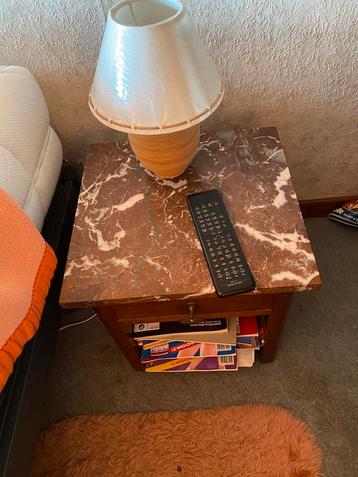 Nachtkastje beschikbaar voor biedingen