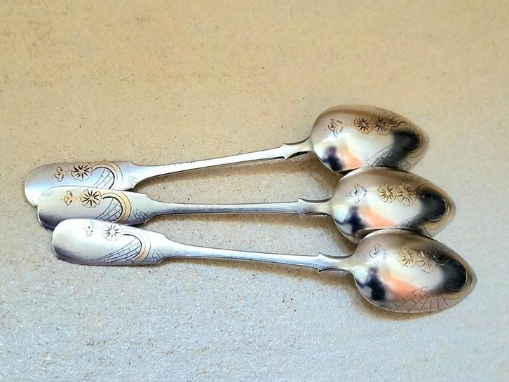 lepeltjes. solid zilver, verguld. Rusland 1900, Antiek en Kunst, Antiek | Zilver en Goud, Zilver, Ophalen of Verzenden