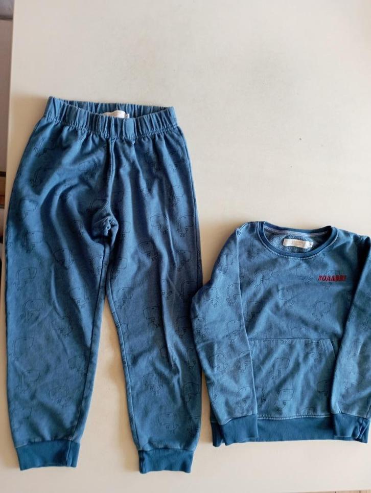 2 pyjama's maat 134, Kinderen en Baby's, Kinderkleding | Maat 134, Zo goed als nieuw, Nacht- of Onderkleding, Ophalen of Verzenden